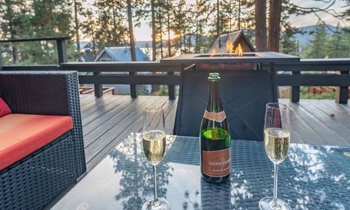 Kings Beach House | Cozy Cabin in the Woods