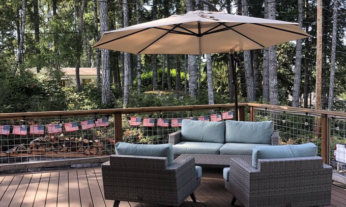 Grapeview House | Cozy Cabin in the woods with Peek-A-Boo Lake views