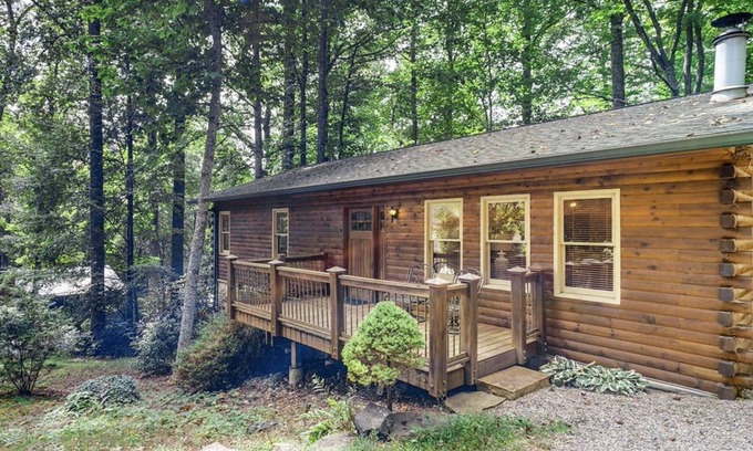 Highlands Cabin | Cozy Cabin In-town by Mirror Lake-1.7 miles to Main St, Hot tub, & fireplace!