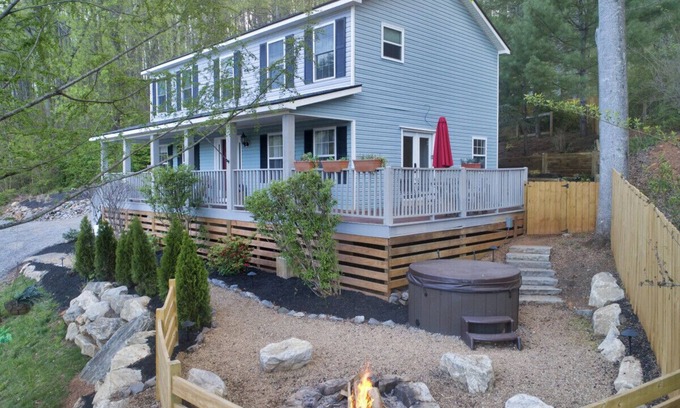 Swannanoa Cabin | Cozy Cabin Mountain Views Asheville Black Mtn Fire Pit and Hot Tub