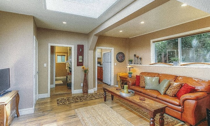 Forestville Cabin | Cozy Cabin near river, wineries, redwoods and ocean.