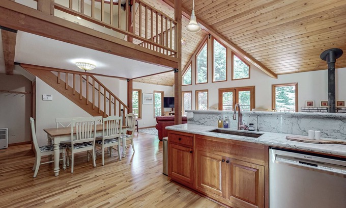 Eureka Cabin | Cozy Cabin Nestled on 2.5 Acres of Pristine Redwood Forest *Hot Tub *Fire Pit!
