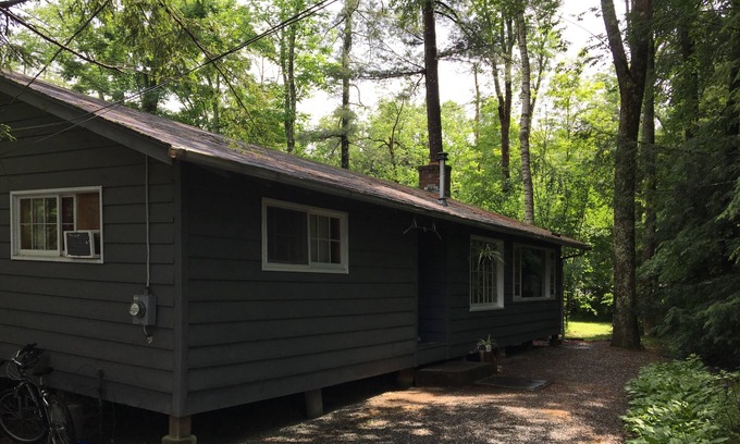 Glendale Cabin | Cozy Cabin on Lake Mahkeenac