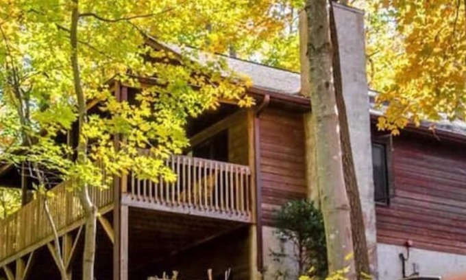Skyland Cabin | Cozy cabin w/hot tub access to Mtn to Sea trail
