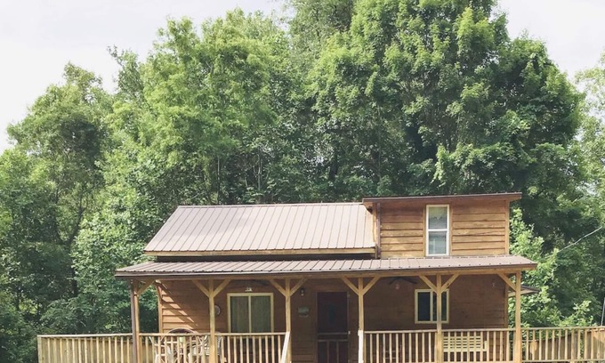 Grundy Cabin | Cozy cabin with direct access to Spearhead’s Coal Canyon trails!