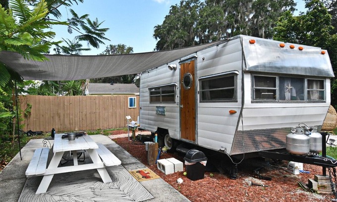 Mount Dora House | Cozy Camper Stay in Mount Dora – Walk to Downtown!