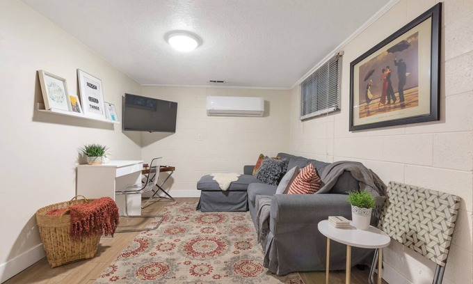 Canyon Rim Apartment | Cozy Canyon Rim, Self Check-In, Parking