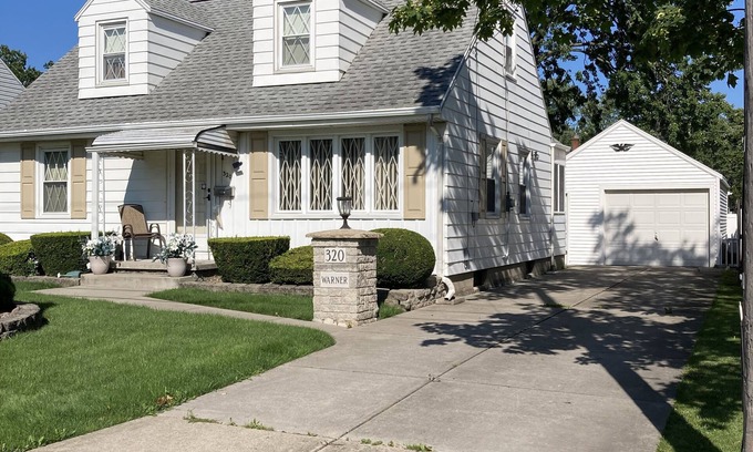 Lewiston House | Cozy Cape Cod house in beautiful Village of Lewiston, NY near the Niagara River