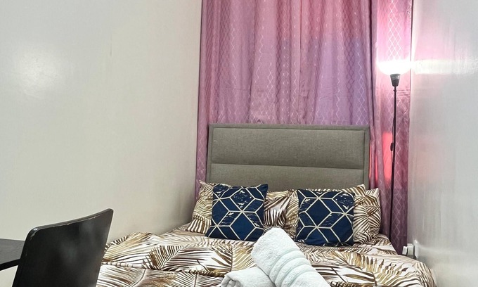 Al Wahdah Apartment | Cozy Central Room, Shared Bath & Kitchen