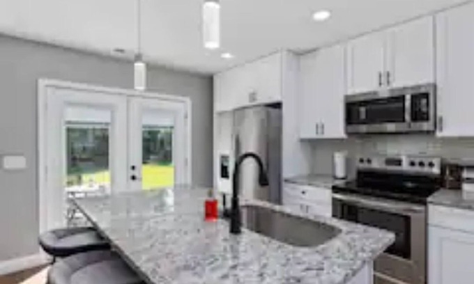 Greenfield Lake Estates House | Cozy Centrally Located 4-Bedroom 4-Bath Home