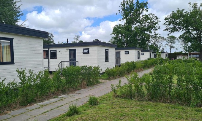 Hensbroek Ski Chalet | Cozy chalet on a holiday park near Alkmaar
