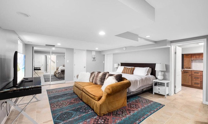 Arlington Apartment | Cozy Clarendon Studio, Minutes Walk to METRO