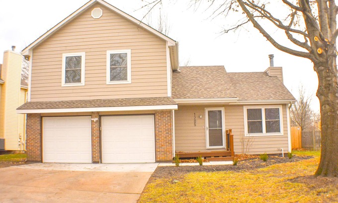 Olathe House | Cozy, Clean, Comfortable Home for Large Families