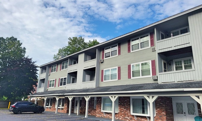 North Woodstock Condo | Cozy, close to town, shops/dining. TV/DVD, AC, pet-friendly. AL118 by LRS