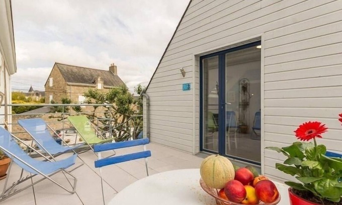 Batz-sur-Mer Cottage | Cozy Coastal Retreat: 500m from Beach, Spacious Terrace, Free Parking, Wi-Fi, and Baby Amenities