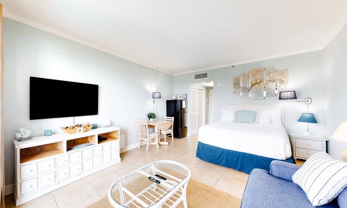 Fort Walton Beach Apartment | Cozy coastal efficiency with kitchenette, balcony with sound views & pool