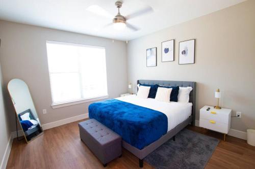 Fort Worth Apartment | Cozy Comfort 1bd Attached Garage Desk Pool Gym