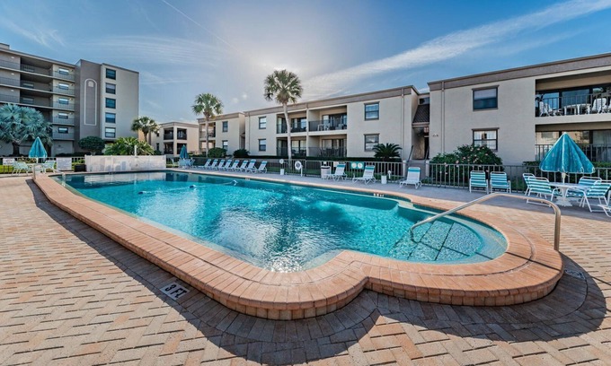 Seminole Condo | Cozy & Comfortable Sea Club Condo Across the street from the Beach