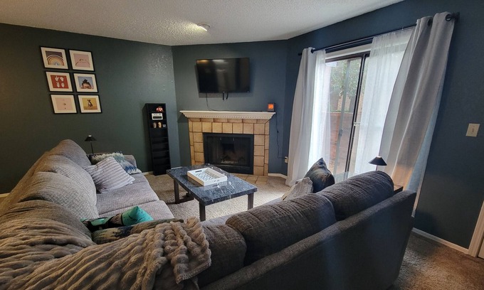 Tulsa Condo | Cozy Condo Experience 1 Bedroom Condo by Redawning