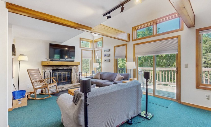 Wilmington Condo | Cozy condo w/golf course views, pet-friendly, balcony, bbq, fireplace, mudroom
