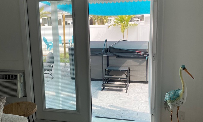 Iona House | Cozy convenient location to Sanibel and Fort Myers Beaches.