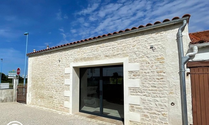 Les Magnils-Reigniers Cottage | Cozy Cottage for 6 with Terrace – Near La Faute sur Mer & Puy du Fou