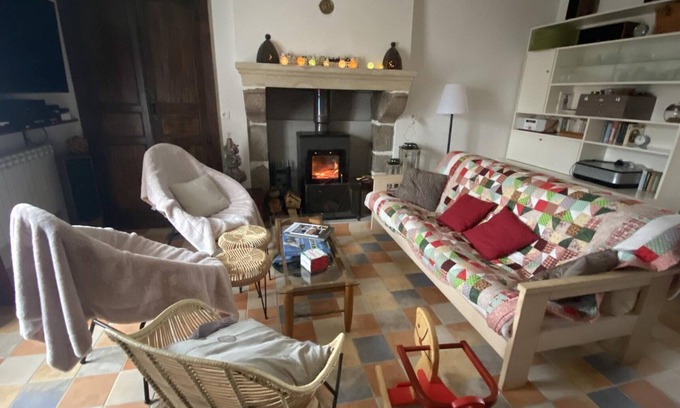 Louroux-de-Beaune Cottage | Cozy cottage with garden and fireplace in Louroux-de-Beaune