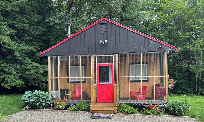 Westfield Cottage | Cozy cottage in northern Vermont, perfect for travelers, traveling professionals