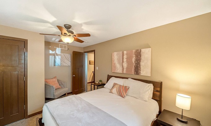 Des Moines Cottage | Cozy Cottage Near Downtown Walkable to Dining and Boutique Shopping