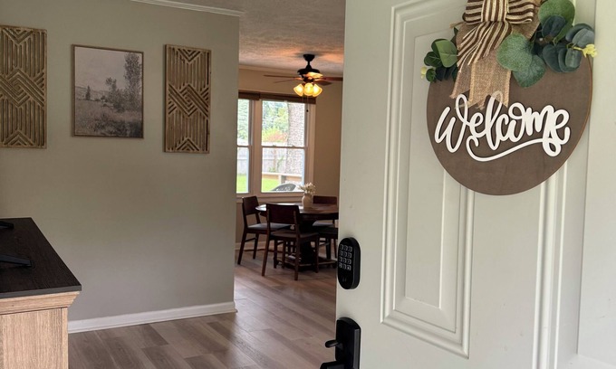 Fayetteville House | Cozy Cottage Retreat @ Twin Oaks, Monthly Stays ~ Travel Nurse!