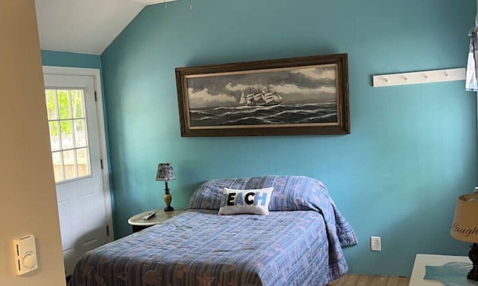 Old Orchard Beach Apartment | Cozy Cottage Stay w/Pool & Parking