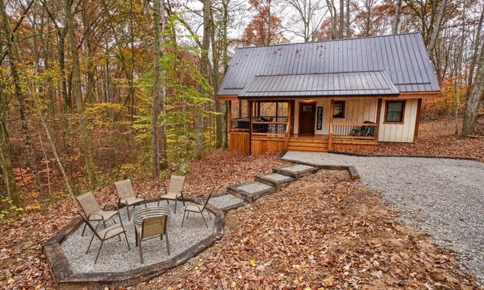 Carbon Hill Cottage | COZY COTTAGE with a "Modern Farmhouse Flair"