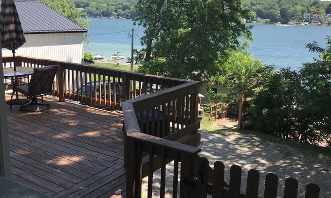 Angola Cottage | Cozy cottage with lake access!