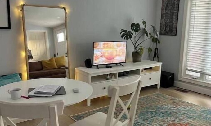 Keswick House | Cozy Cottage with Private Shared Beach Access (30-day min)