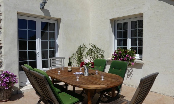 Tamerville Cottage | Cozy cottage with terrace in Normandy, pet-friendly