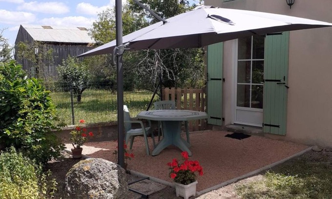 Neuvy Cottage | Cozy cottage with terrace in Neuvy, pets allowed