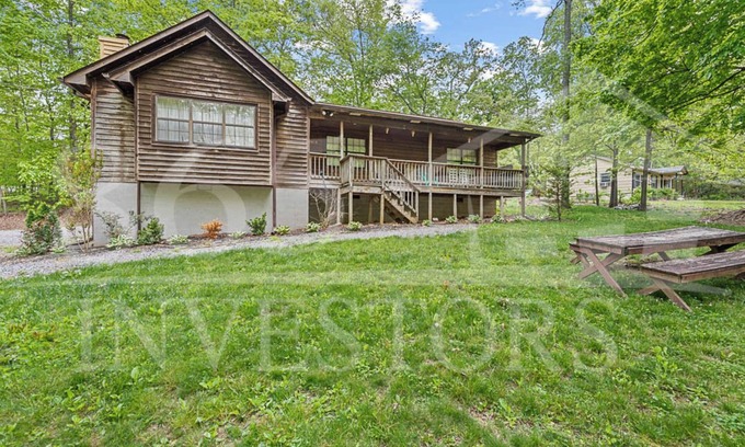 Knoxville House | Cozy Country Living!
