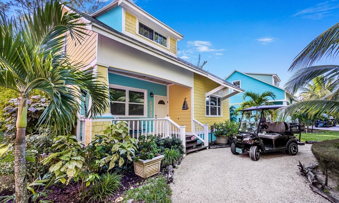 Spanish Wells House | Cozy Cove/Beach/FREE Golf Cart/Umbrella/Chairs/Kayak/Quiet Dead End Street