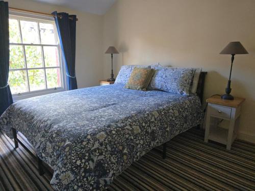 Llanidloes Hotel | Cozy Double Room - The Unicorn Hotel