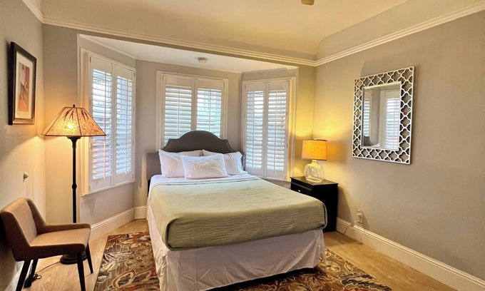 Downtown Burlingame Bed & Breakfast | Cozy Downtown Burlingame Apt. | Easy Parking | 1/1
