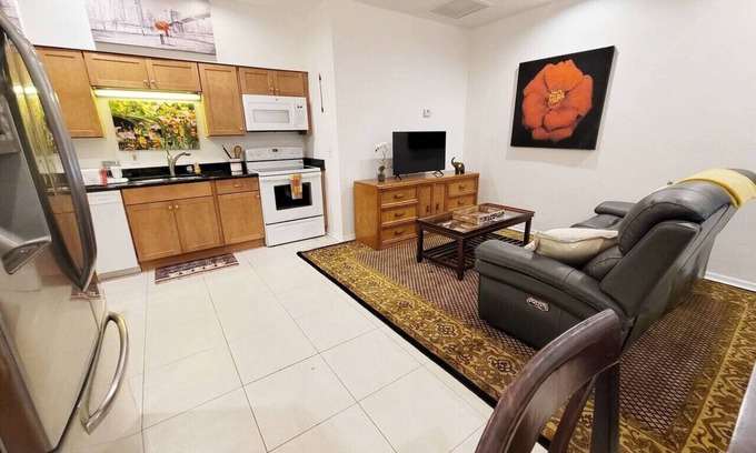 Pleasant Street House | Cozy Downtown Gainesville 2 Bedroom/1 Bath Duplex