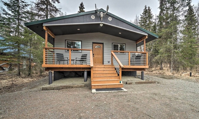Soldotna Cabin | Cozy Downtown Soldotna Cabin: Dogs Welcome!