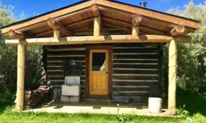 Wisdom Cabin | Cozy dry cabin in tranquil Wisdom with WiFi