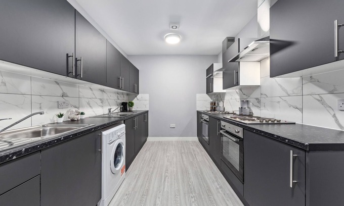 Feltham West Apartment | Cozy Ensuite Room In Feltham Hearthrow London Tw13