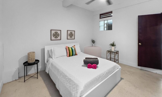 Santurce Villa | Cozy Escape for 2 in Condado – 9 Mins to Airport