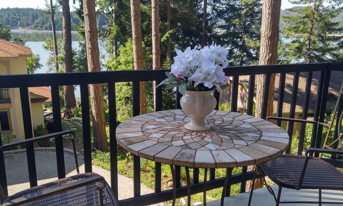 Olympia House | Cozy Fall Retreat at Sunrise Beach Cottage