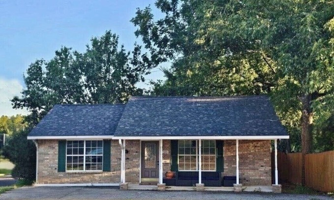 Hughes Springs House | Cozy, family-friendly guest home in Northeast Texas!