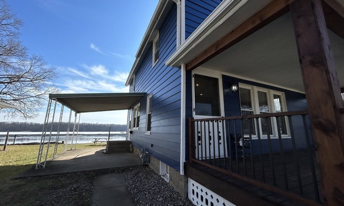 Camanche House | Cozy Family-Friendly Riverfront Home. Perfect Setting for All Celebrations!