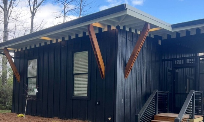 Tracy City Cottage | Cozy family friendly 2 bedroom lakefront cottage in charming Tracy City TN