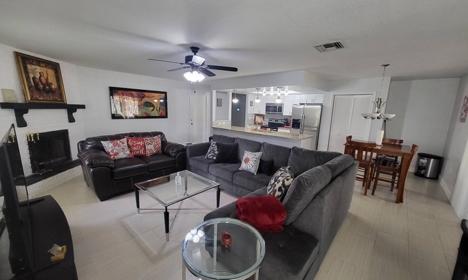 Carrollwood House | Cozy Family Home close to the beach and Busch Gardens!